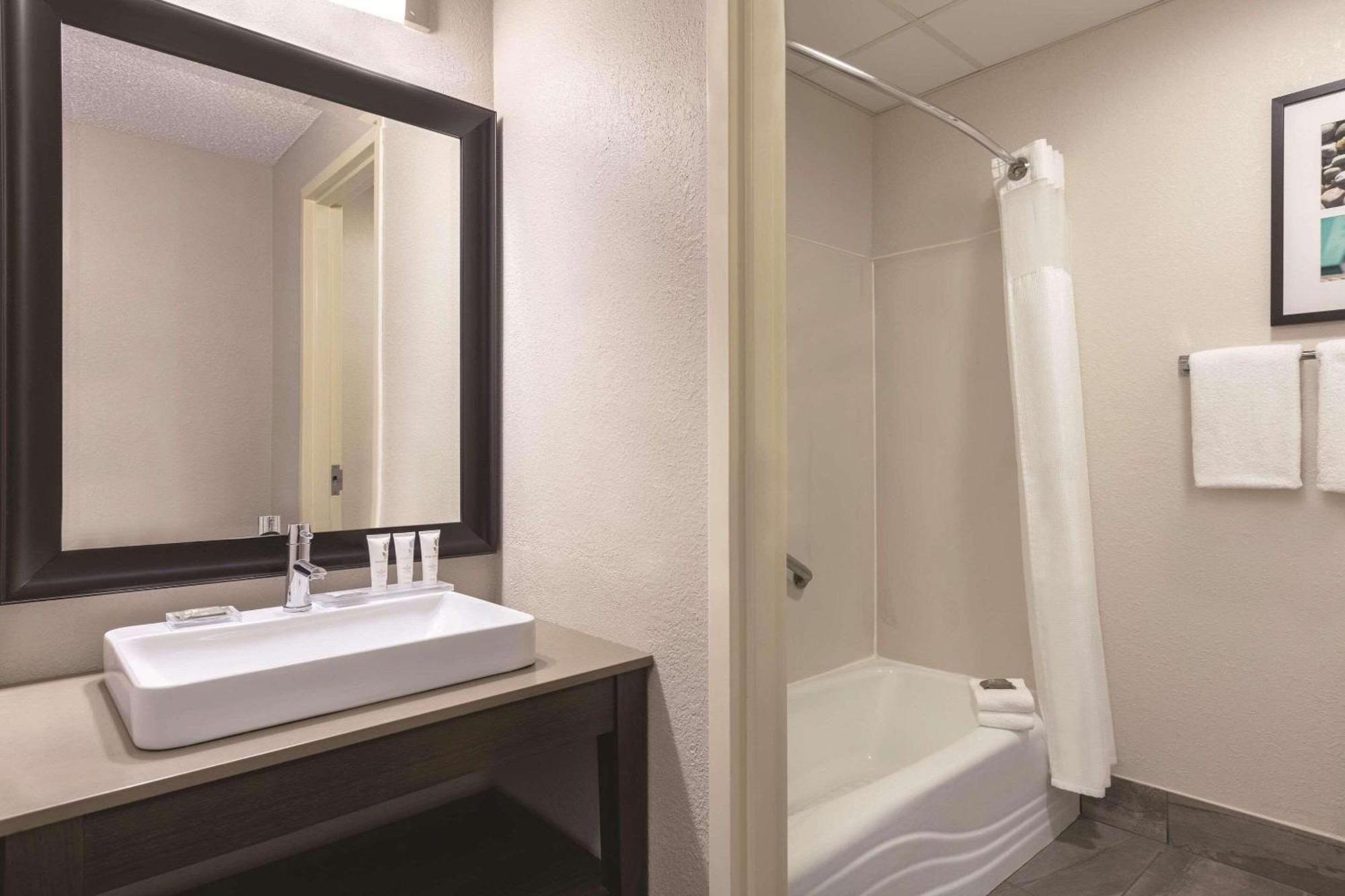 Country Inn & Suites By Radisson, Port Clinton, Oh Экстерьер фото